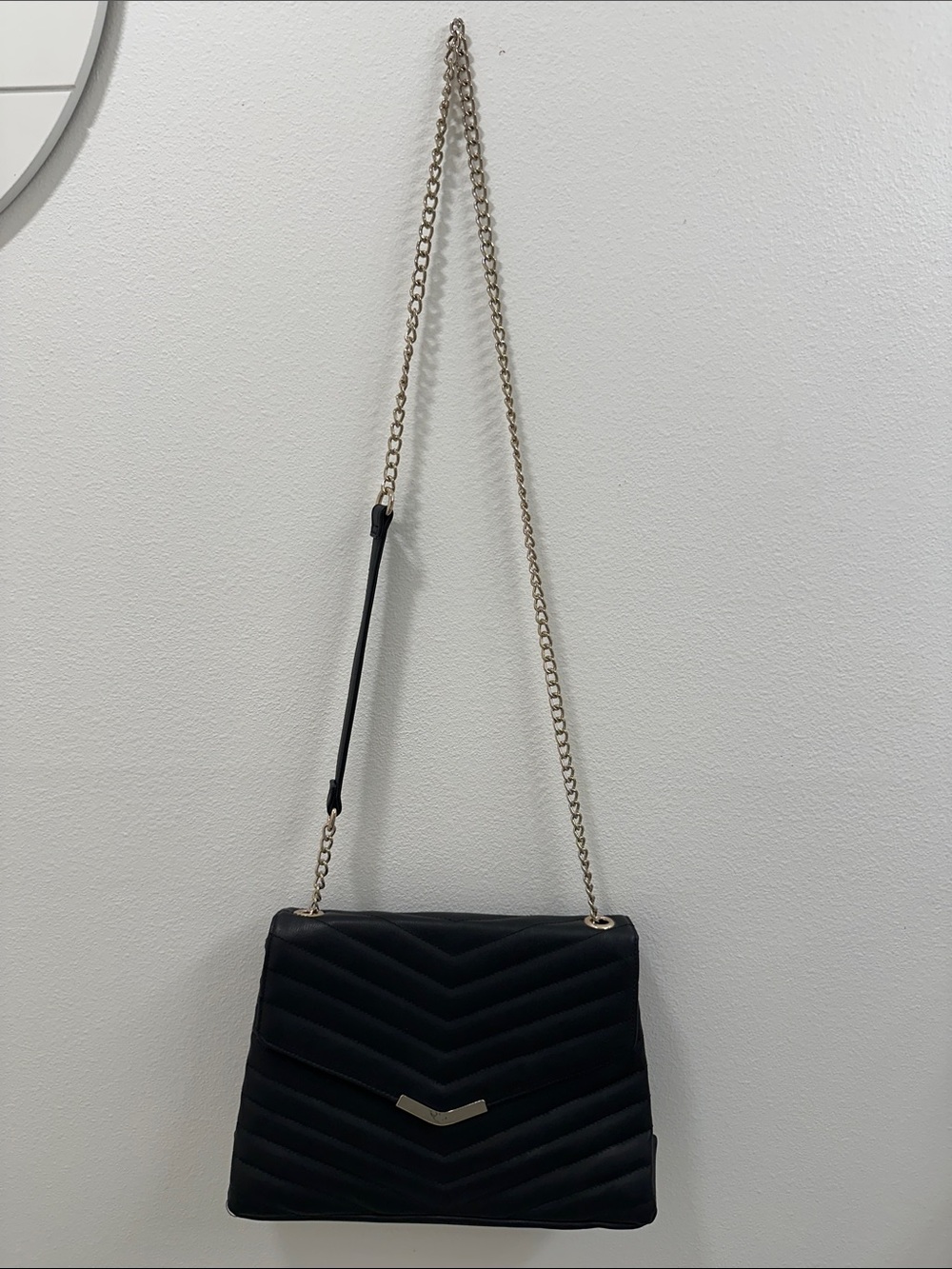Chevron Quilted Crossbody Bag in Black with Gold Accent Mixed Chain